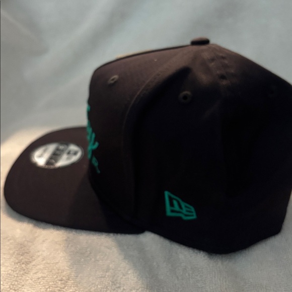 New Era Chicago White Sox Ken Griffey Jr Black Edition  Ken Griffey Jr. Black Snapback Hat New Era. Size OS